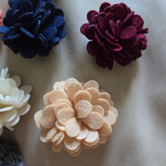 Lot of Floral Hair Clips Fabric Colors 9 Accessories plus 2 Red Purple Blue Gray - Picture 11 of 14